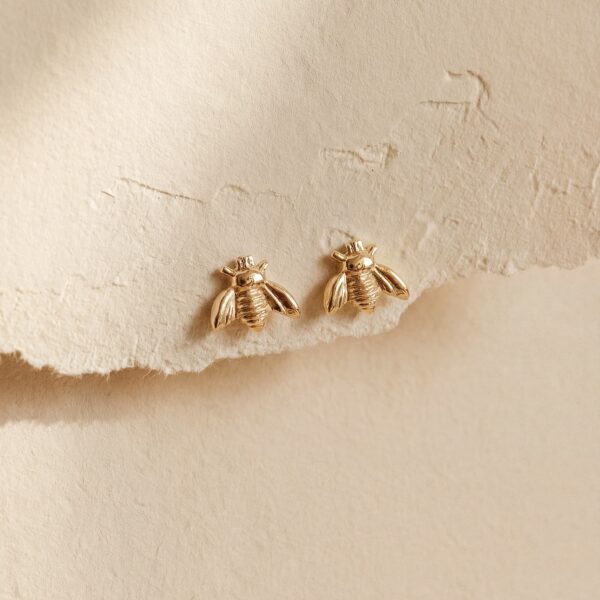 Bee studs