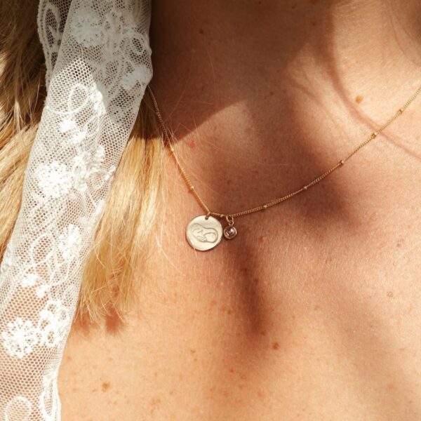 Ketting rond geboortesteen