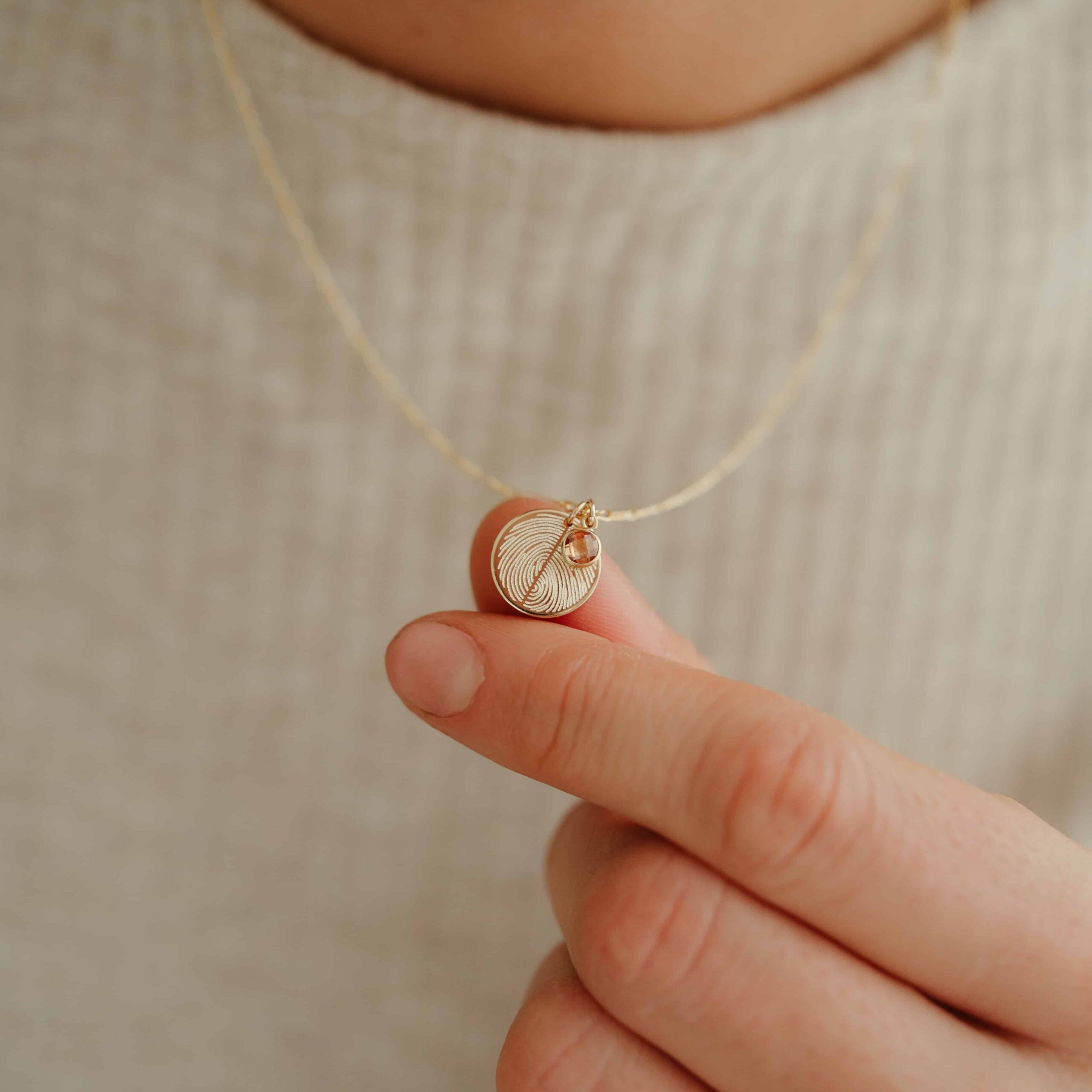 Ketting rond geboortesteen