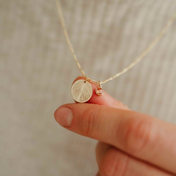 Ketting rond geboortesteen