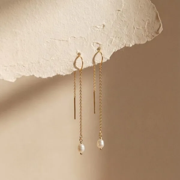 Doorsteek oorbel parel