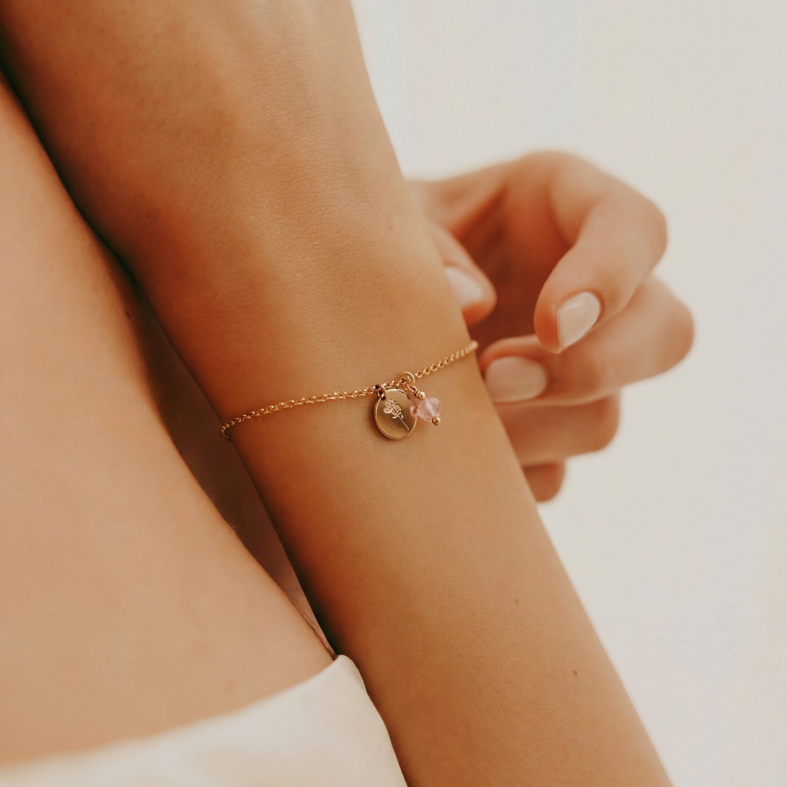 Armband hanger rond met edelsteen