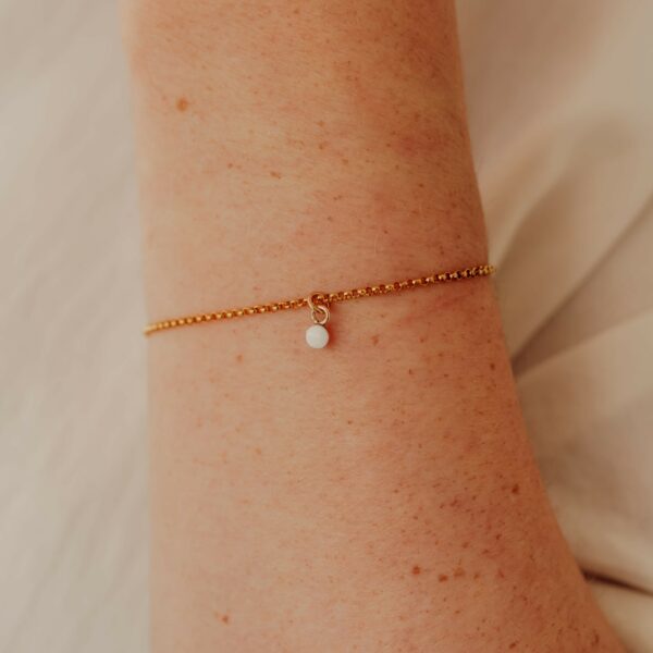 Moedermelk armband hangend