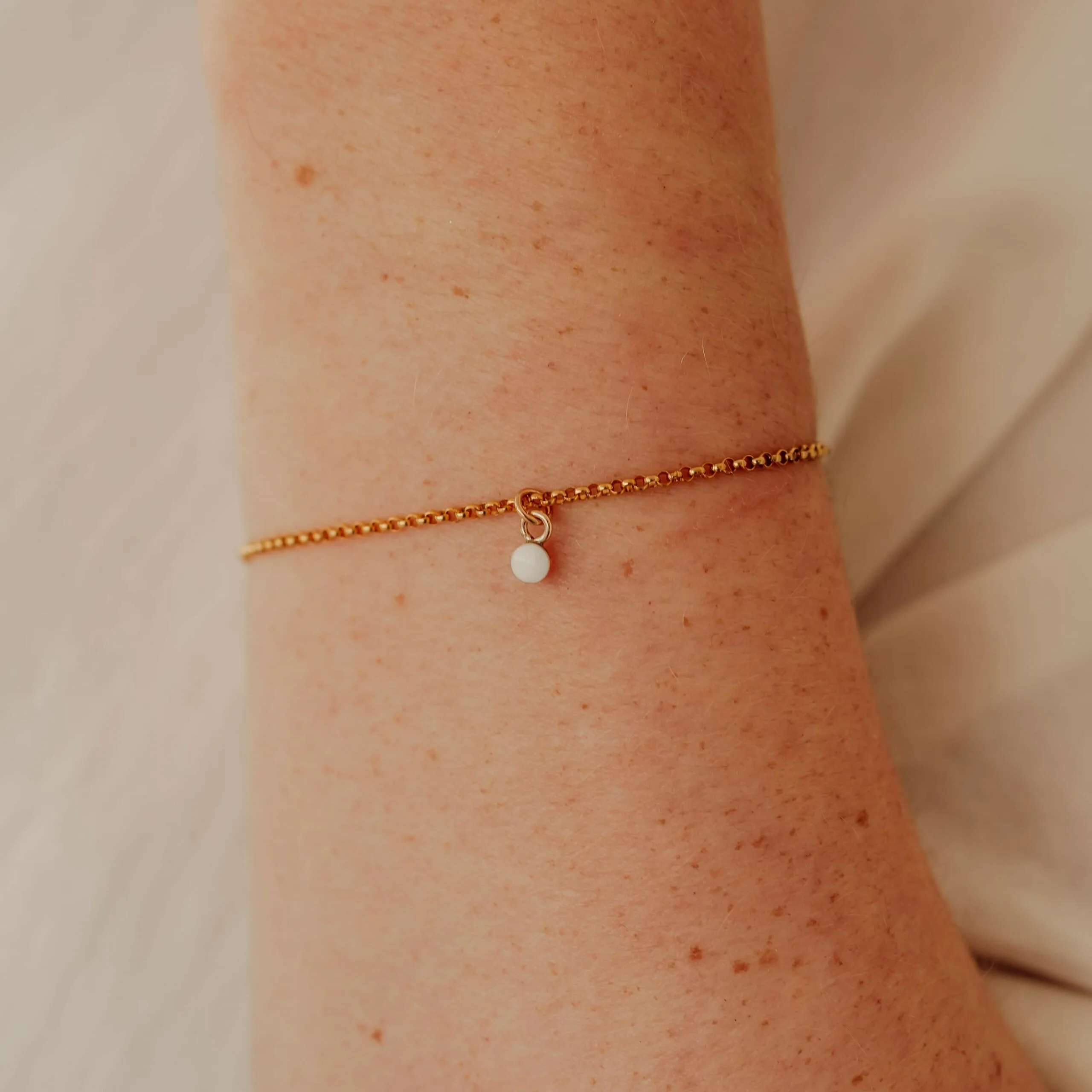 Moedermelk armband hangend
